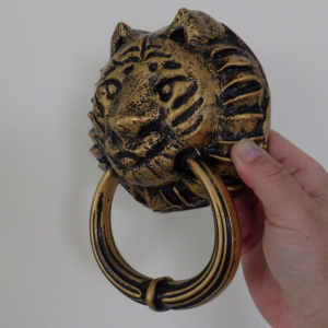 Cast-aluminum-tiger-head-shaped-gate-handle