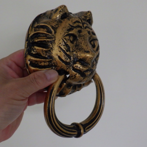 Cast-aluminum-tiger-head-shaped-gate-handle